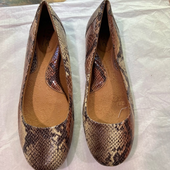 B O C Brown Snakeskin Flats - Picture 2 of 5